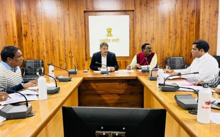 स्वामित्व योजना और डिजिटल फसल सर्वेक्षण रबी में तेजी लाने के निर्देश, कलेक्टर गोपाल वर्मा ने ली राजस्व अधिकारियों की बैठक