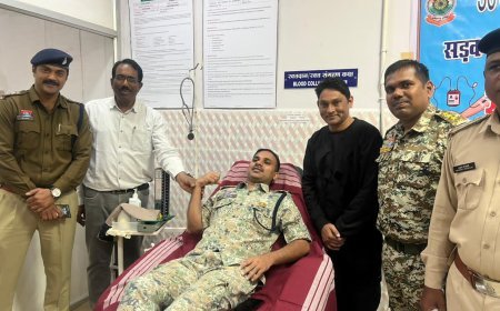 सुकमा में सड़क सुरक्षा माह के तहत रक्तदान शिविर, एसपी किरण चव्हाण ने किया पहला रक्तदान