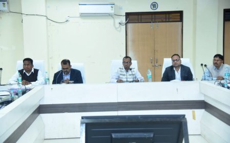 कलेक्टर अजीत वसंत ने ली साप्ताहिक समय-सीमा बैठक, योजनाओं की प्रगति और गणतंत्र दिवस तैयारियों की हुई समीक्षा