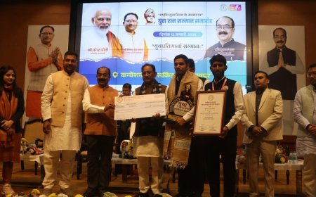 राज्य के 8 युवाओं और एक संगठन को मिला छत्तीसगढ़ युवा रत्न सम्मान, धमतरी की युवा स्टार सेवा समिति और आरू साहू भी सम्मानित