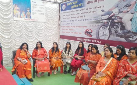 कम्युनिटी पुलिसिंग की मिसाल: सजल ग्रुप महिला समूह ने हेलमेट पहनने वालों को किया सम्मानित, गुलाब देकर दी समझाइश