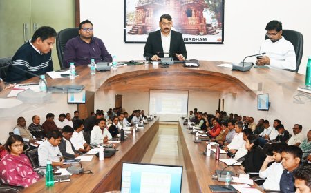 सड़क सुरक्षा के लिए जन जागरूकता अभियान चलाने के निर्देश, कलेक्टर गोपाल वर्मा ने ली सड़क सुरक्षा समिति की बैठक