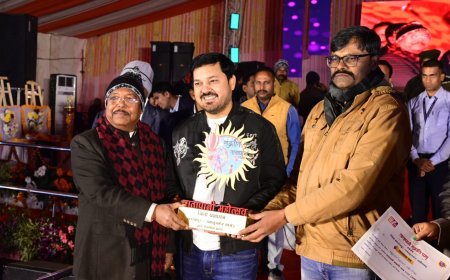 तातापानी महोत्सव का भव्य शुभारंभ: अनुज शर्मा की सुरीली प्रस्तुति पर झूमे दर्शक, सांस्कृतिक संध्या ने बांधा समां