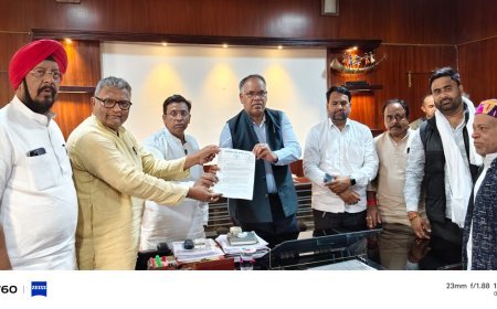 फार्म-7 के दुरुपयोग का आरोप: एसडीएम व तहसीलदार पर कार्रवाई की मांग, रायपुर जिला कांग्रेस कमेटी ने चुनाव आयुक्त को सौंपा ज्ञापन