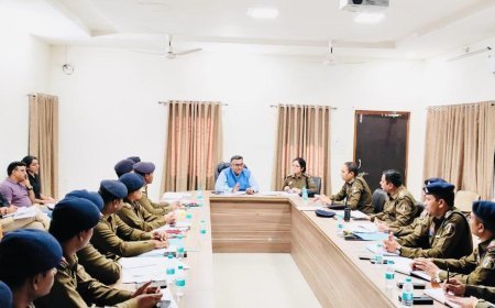 आईजी अमरेश मिश्रा ने ली रायपुर ग्रामीण पुलिस की समीक्षात्मक बैठक, अपराध नियंत्रण पर दिए सख्त निर्देश