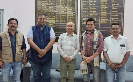 टीवी बनाम अखबार: रायपुर प्रेस क्लब में उमेश चतुर्वेदी और जयप्रकाश मिश्रा के अनुभव स्लग