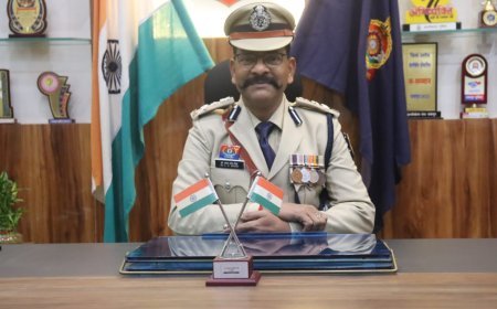 जशपुर के 22वें कप्तान बने डॉ. लाल उमेद सिंह: DIG एवं SSP ने संभाला पदभार, रायपुर से हुआ था तबादला