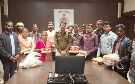 कबीरधाम: वनांचल के बच्चों संग पुलिस ने बांटी खुशियां, SP धर्मेंद्र सिंह की पहल पर स्कूलों में मिष्ठान वितरण स्लग