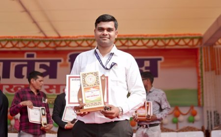 गणतंत्र दिवस पर उत्कृष्ट सेवाओं के लिए जिला जनसंपर्क कार्यालय कोरबा के समन्वयक आशुतोष गौरहा सम्मानित