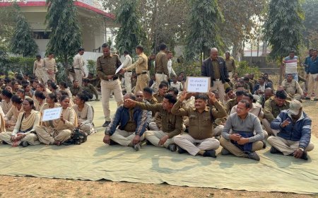 कमांडेंट की प्रताड़ना से आहत नगर सैनिक का आत्महत्या का प्रयास, बहाली और कार्रवाई की मांग को लेकर कोरबा में धरना प्रदर्शन