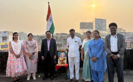 77वें गणतंत्र दिवस पर जिला जनसंपर्क कार्यालय दुर्ग में हुआ ध्वजारोहण, राष्ट्रगान के साथ दी गई तिरंगे को सलामी