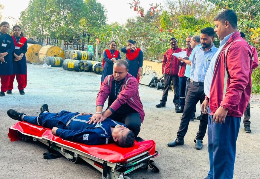 राष्ट्रीय सड़क सुरक्षा माह: एनएचएआई ने सड़क दुर्घटना मॉक-ड्रिल के जरिए आपात प्रशिक्षण दिया