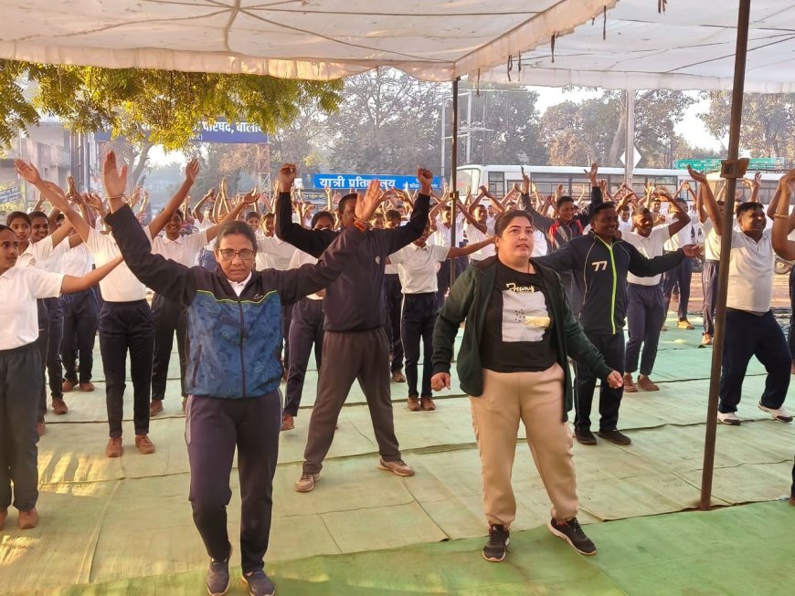 राष्ट्रीय सड़क सुरक्षा माह के तहत बालोद में जुम्बा कार्यक्रम आयोजित, वाहन चालकों को दिलाई गई सड़क सुरक्षा शपथ