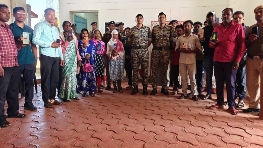 नारायणपुर साइबर पुलिस का “मोबाइल वापसी” अभियान: 35 गुम मोबाइल लौटाए, 5.38 लाख की संपत्ति स्वामियों को सौंपी
