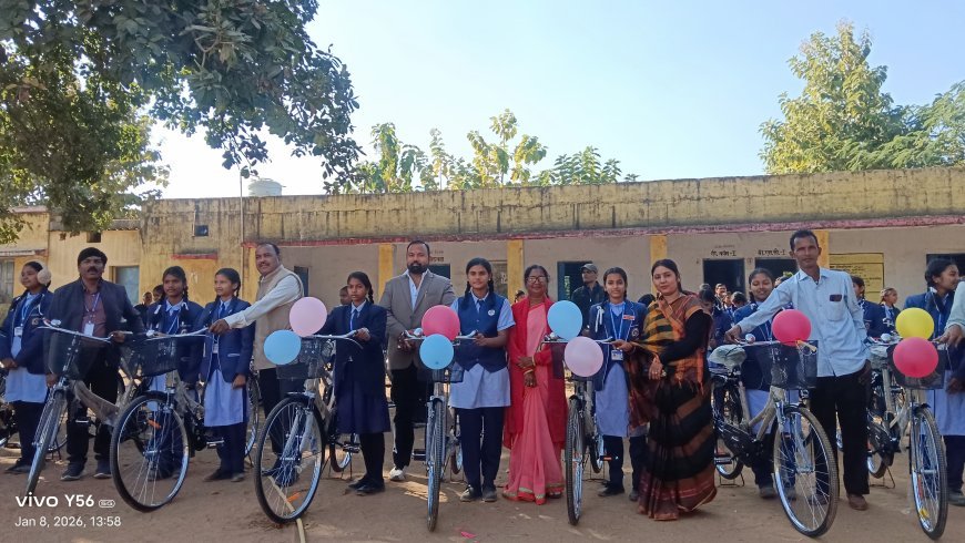 पीएमस्वामी आत्मानंद उत्कृष्ट विद्यालय बांकीमोंगरा में 57 छात्राओं को मिली साइकिलें, शिक्षा के प्रति बढ़ा उत्साह