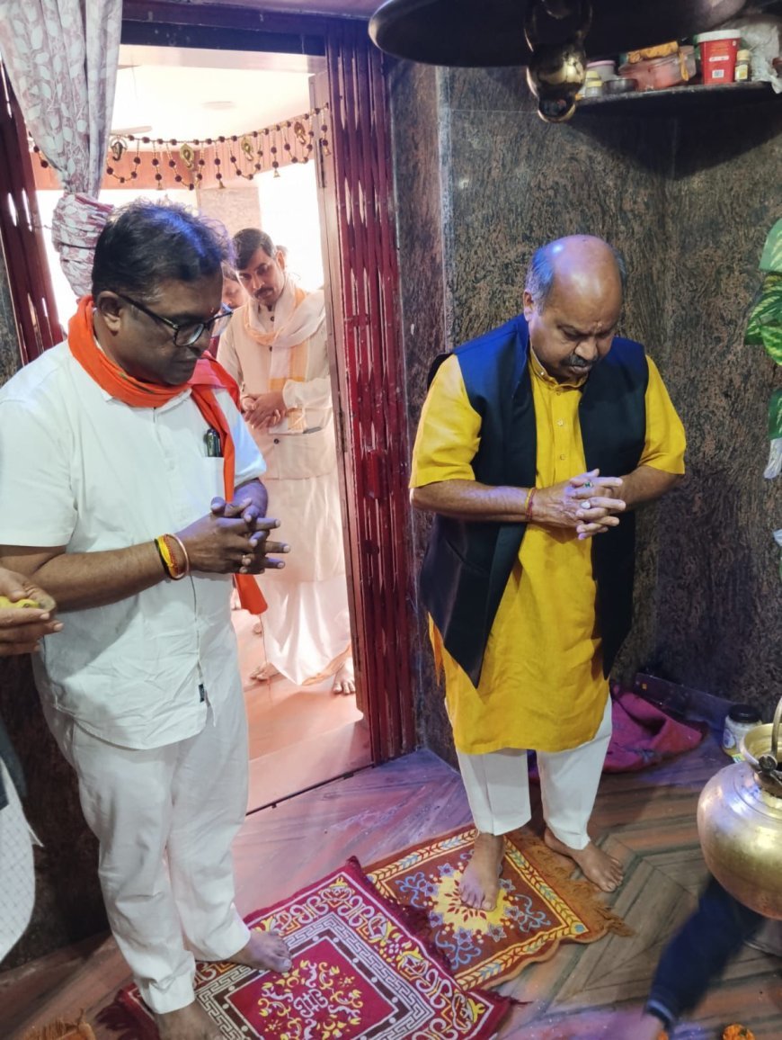 विन्ध्येश्वर महादेव मंदिर में भव्य रुद्राभिषेक, उत्तर विधायक पुरंदर मिश्रा ने की 10 लाख रुपये की घोषणा