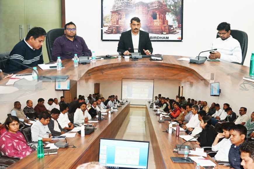 सड़क सुरक्षा के लिए जन जागरूकता अभियान चलाने के निर्देश, कलेक्टर गोपाल वर्मा ने ली सड़क सुरक्षा समिति की बैठक