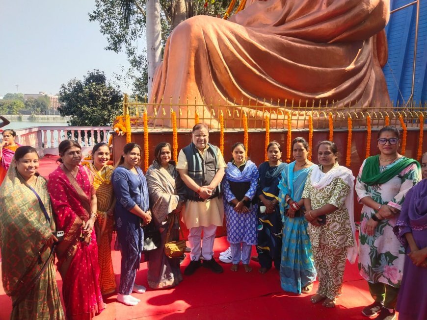 प्रत्युषा फाउंडेशन की अनोखी पहल: स्वामी विवेकानंद जयंती पूर्व बूढ़ातालाब में प्रतिमा एवं परिसर की सफाई