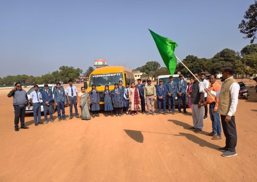 युवा संसद प्रतियोगिता के लिए जिले के दल को जिला पंचायत उपाध्यक्ष ने हरि झंडी दिखाकर किया रवाना