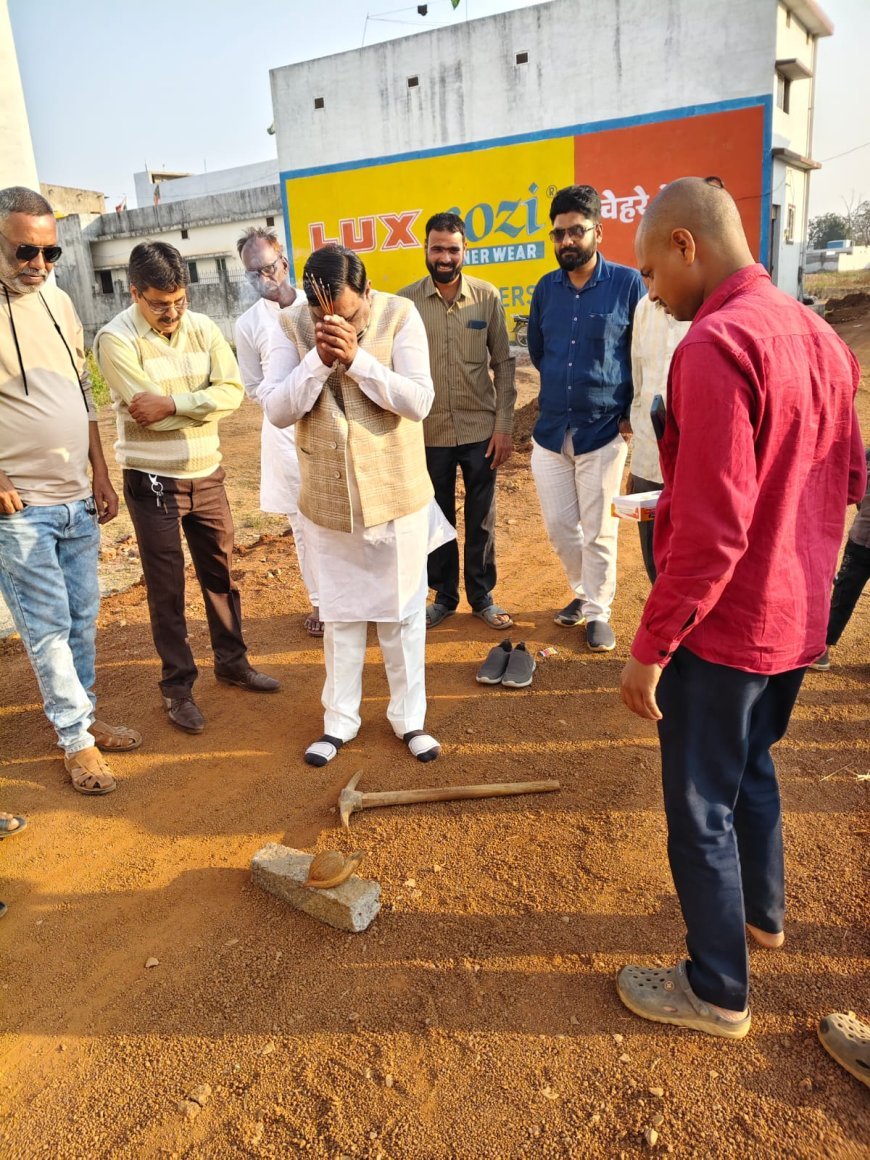 गुंडरदेही वार्ड क्रमांक 12 में ₹9.68 लाख की लागत से बनेगा सीसी रोड, अध्यक्ष प्रमोद जैन ने किया भूमिपूजन