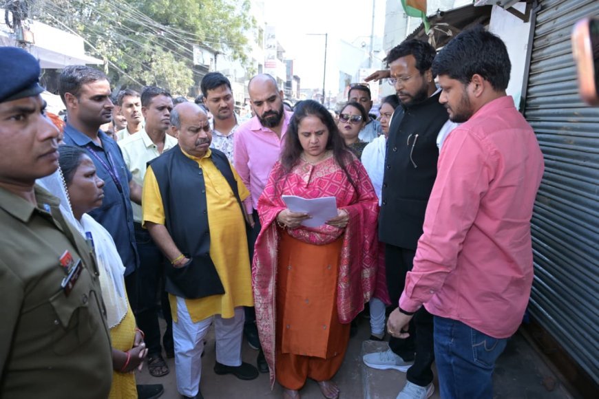 मासूम का बचपन छीनने वालों पर सख्त कार्रवाई हो: महापौर मीनल आरोपी की दुकान पर पहुँचीं महापौर, अवैध निर्माण पर नोटिस चस्पा