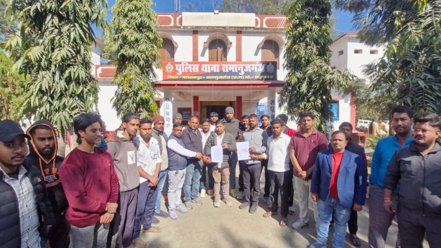 सोशल मीडिया इन्फ्लूएंसर आकांक्षा टोप्पो के खिलाफ भाजपा कार्यकर्ताओं का प्रदर्शन, थाने में शिकायत दर्ज