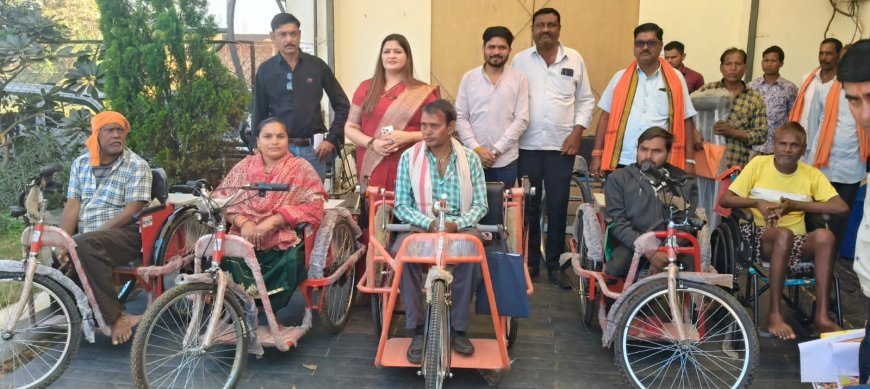 पंडरिया विधायक भावना बोहरा ने 07 दिव्यांगजनों को सहायक उपकरण वितरित किए