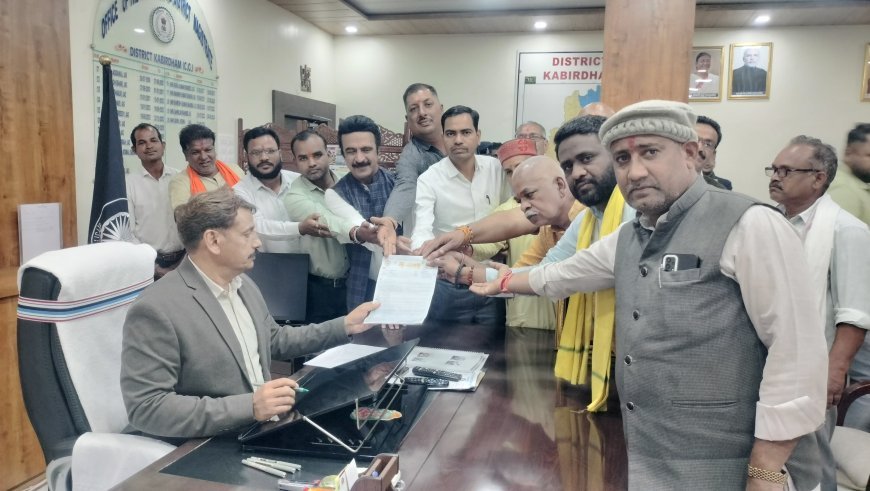 शंकराचार्य जी के अपमान के विरोध में सड़कों पर उतरा सनातन समाज, सीएम योगी का पुतला दहन कर सौंपा ज्ञापन