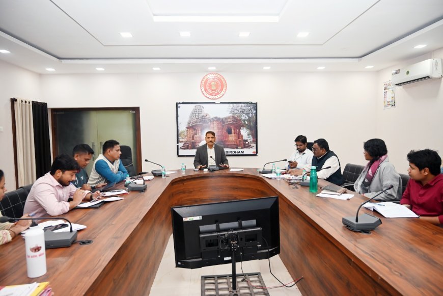 कलेक्टर गोपाल वर्मा ने की फ्लैगशिप योजनाओं की समीक्षा, पीएम आवास व जनमन योजना में तेजी के निर्देश