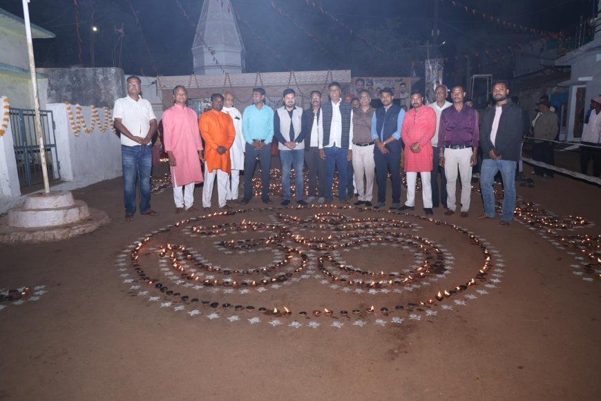 राम मंदिर प्राण प्रतिष्ठा की दूसरी वर्षगांठ पर खरोरा में भव्य दीपोत्सव, 11 हजार दीयों से जगमगाया नगर, विधायक अनुज शर्मा रहे शामिल