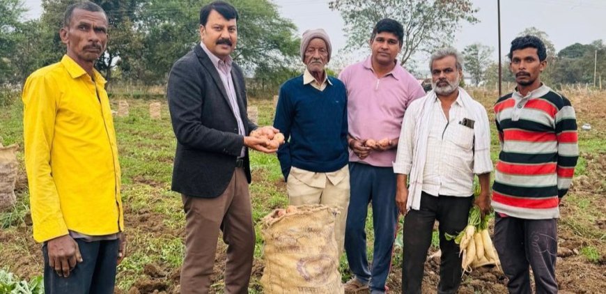 उपसंचालक कृषि जितेंद्र सिंह का छिंदवाड़ा में गौ आधारित जैविक कृषक राहुल वसूले के SRJ Farms का भ्रमण