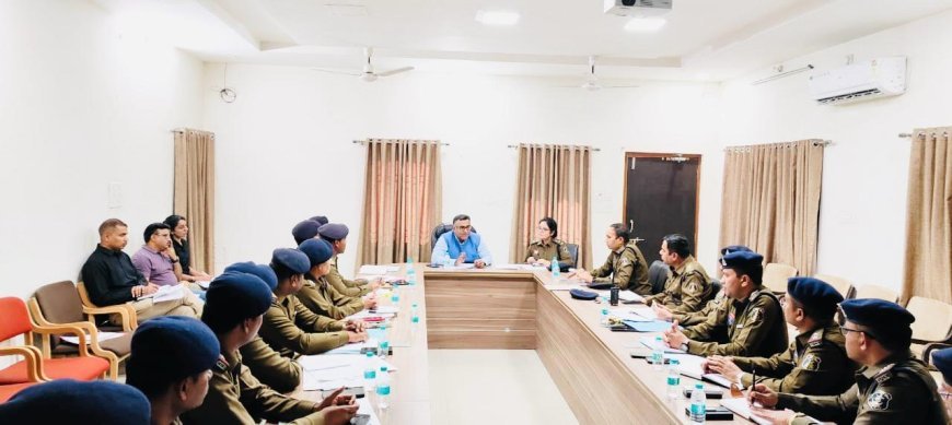 आईजी अमरेश मिश्रा ने ली रायपुर ग्रामीण पुलिस की समीक्षात्मक बैठक, अपराध नियंत्रण पर दिए सख्त निर्देश