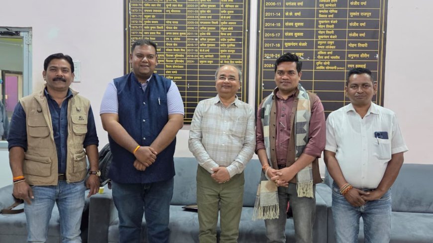 टीवी बनाम अखबार: रायपुर प्रेस क्लब में उमेश चतुर्वेदी और जयप्रकाश मिश्रा के अनुभव स्लग