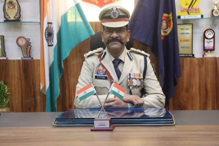 जशपुर के 22वें कप्तान बने डॉ. लाल उमेद सिंह: DIG एवं SSP ने संभाला पदभार, रायपुर से हुआ था तबादला