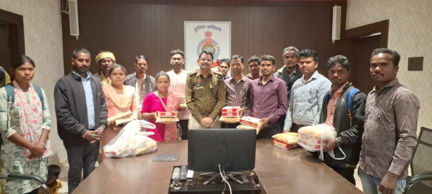 कबीरधाम: वनांचल के बच्चों संग पुलिस ने बांटी खुशियां, SP धर्मेंद्र सिंह की पहल पर स्कूलों में मिष्ठान वितरण स्लग