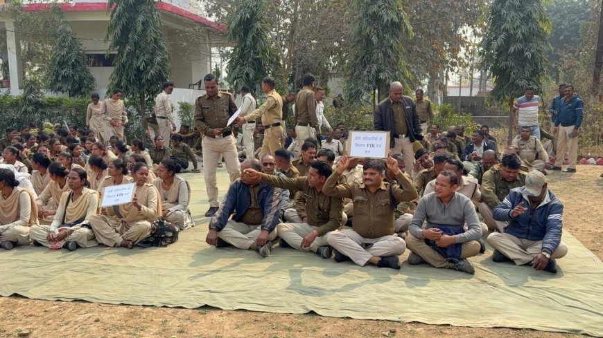 कमांडेंट की प्रताड़ना से आहत नगर सैनिक का आत्महत्या का प्रयास, बहाली और कार्रवाई की मांग को लेकर कोरबा में धरना प्रदर्शन