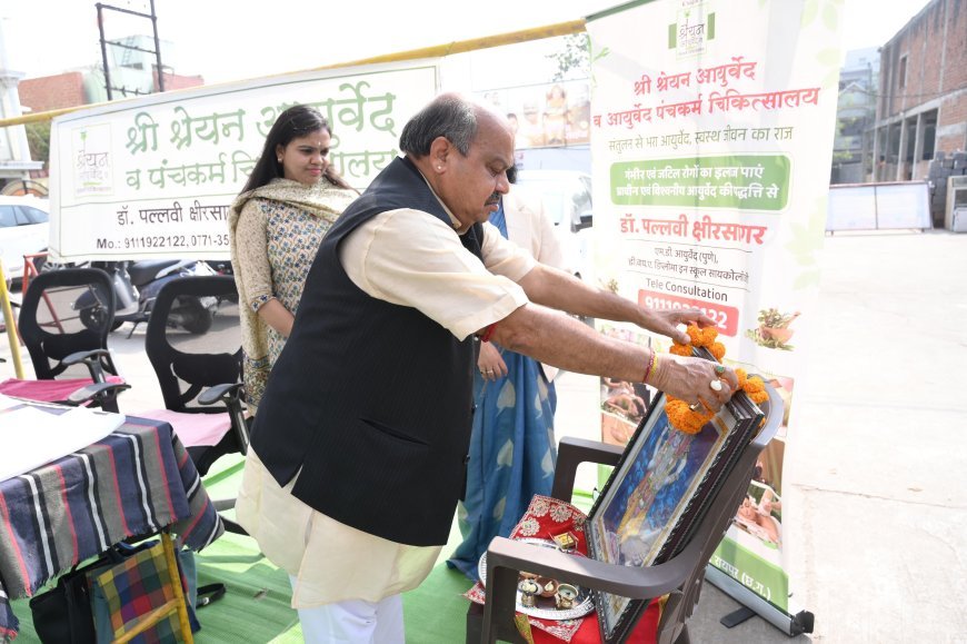 पुरंदर मिश्रा ने दीप प्रज्वलित कर निःशुल्क आयुर्वेदिक स्वास्थ्य शिविर का शुभारंभ किया