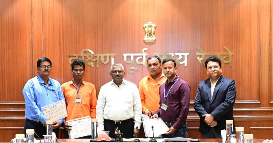 रेल संरक्षा के सजग प्रहरियों को महाप्रबंधक ने किया सम्मानित, उत्कृष्ट सतर्कता से टली संभावित दुर्घटनाएं