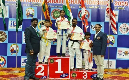 अंतरराष्ट्रीय कराटे प्रतियोगिता में पदक जीतकर लौटे कोंडागांव के खिलाड़ी, कलेक्टर ने दी बधाई और आशीर्वाद