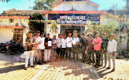 बोर्ड परीक्षा शुल्क में भारी वृद्धि के खिलाफ NSUI का विरोध, शिक्षा मंत्री के नाम DEO को सौंपा ज्ञापन