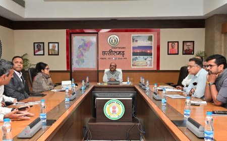 मुख्य सचिव विकासशील ने नवा अंजोर विजन@2047 मॉनिटरिंग पोर्टल की समीक्षा की, सभी विभागों को नियमित अपडेट के निर्देश