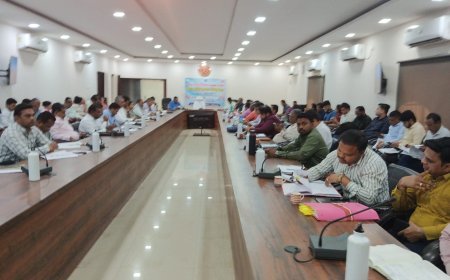 संपूर्णता अभियान 2.0 की समीक्षा: जिला पंचायत सीईओ विनय कुमार पोयाम ने दिए विभागों को सख्त निर्देश