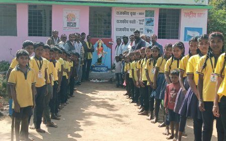 नक्सल खौफ के बीच ग्रामीणों और शिक्षकों ने बदली तक़दीर — वनांचल का स्कूल बना जिले की मिसाल, पीएम श्री स्कूल भी पीछे