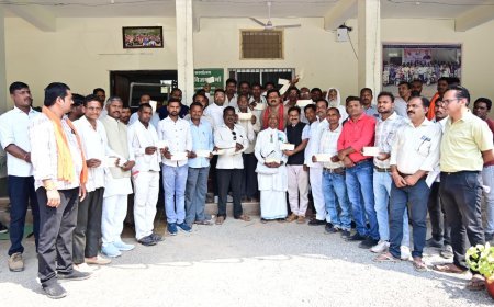 उप मुख्यमंत्री विजय शर्मा ने 17 कबीर कुटियों को वाद्ययंत्रों हेतु 4.25 लाख रुपये के चेक वितरित किए