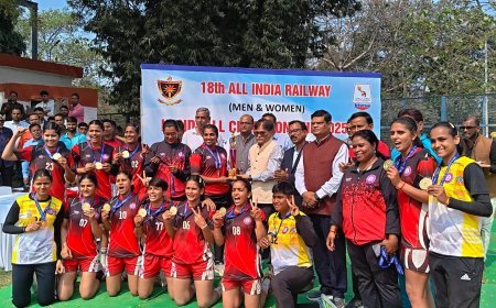 दक्षिण पूर्व मध्य रेलवे की महिला हैंडबॉल टीम ने रचा इतिहास, 18वीं अंतर रेलवे प्रतियोगिता में जीता स्वर्ण पदक