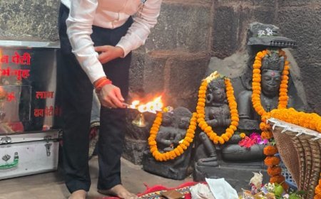 अभिषेक अग्रवाल ने जिला पंचायत कबीरधाम के मुख्य कार्यपालन अधिकारी का पदभार संभाला, भोरमदेव मंदिर में पूजा कर की नई जिम्मेदारी की शुरुआत