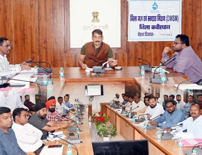 जिले में पेयजल व्यवस्था दुरुस्त करने के लिए कलेक्टर गोपाल वर्मा के सख्त निर्देश