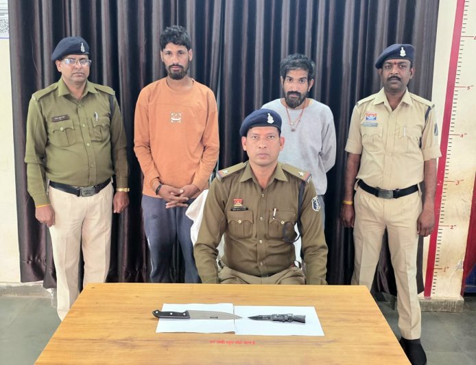 धारदार हथियार लहराकर दहशत फैलाने वाले 02 आरोपी गिरफ्तार, कोतवाली पुलिस ने भेजा जेल