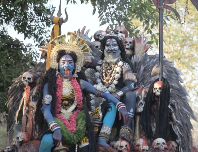 दूल्हा बने महाकाल ने दिए भक्तों को दिव्य दर्शन, हजारों श्रद्धालुओं की उपस्थिति में निकली भव्य महाकाल बारात