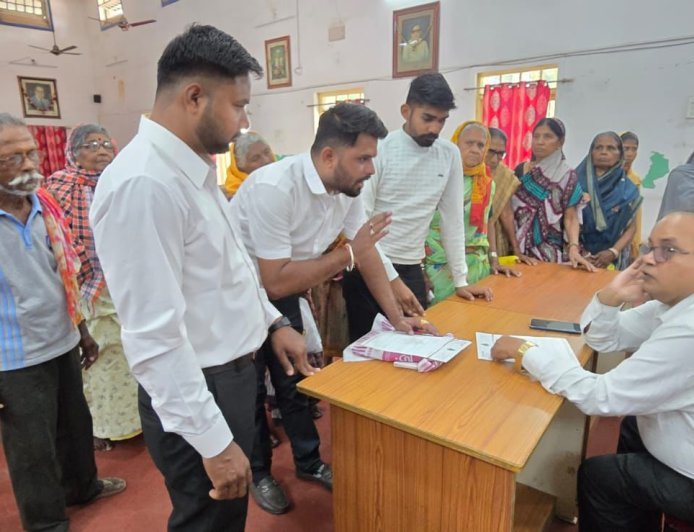 महतारी वंदन योजना की लंबित राशि को लेकर महिलाओं का आक्रोश, मुख्यमंत्री व निगम आयुक्त को सौंपा गया ज्ञापन